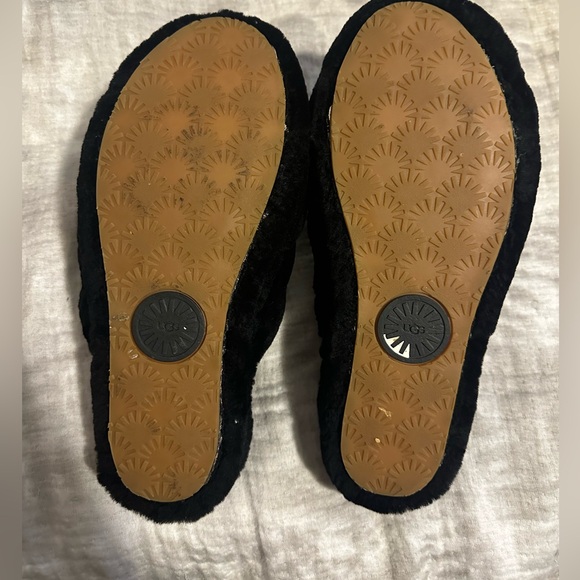 UGG fluff yeah black slides - Picture 6 of 8